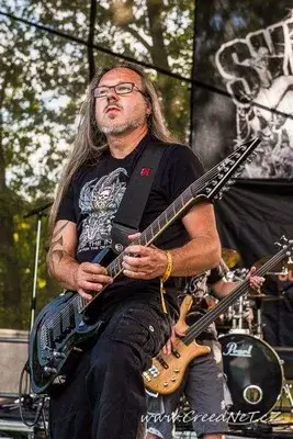 Mayky Olson gitarista SCARS of