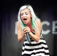 Lacey Strurm spevacka